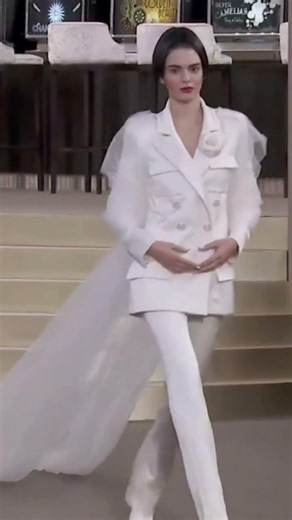 Kendall Jenner Closes Chanel Haute Couture Fall/Winter 2015–2016 | Iconic Runway Finale