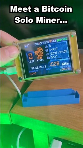 2.8-inch ESP32 Solo Miner LCD Display - Tiny Bitcoin Miner