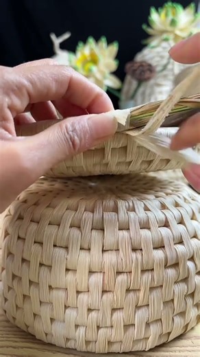 "Beautiful Basket Weaving Process 😍🧺 #Handmade"#BasketWeaving #HandmadeCraft #WeavingArt