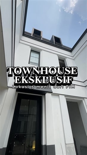 AMERICAN CLASSIC TOWNHOUSE. 5 MENIT KE PONDOK INDAH MALL ‼️ ✨ Security 24 jam ✨ One gate system Type A : 3 lantai LT128 x LB302 Kamar Tidur 3 1 Type B : 3 lantai LT264 x LB435 Kamar Tidur 4 1 Pool optional Hadap Utara atau selatan Harga Rp 7.9M-an ##rumah##rumahidaman##rumahdijual##rumahdipondokindah##houseforsale##jakarta##jakartaselatan#jakartaselatanproperty #townhousedijakarta