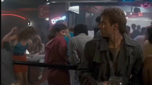 サラ・コナー役のリンダ・ハミルトンにも賞賛を。ターミネーターではユルフワな女の子だったのに、ターミネーター2では細マッチョな女戦士に完全に心身を作り変えていた。彼女あってのあのシリーズだよ。