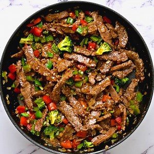 1.2K views · 15 reactions | Full Recipe: https://amindfullmom.com/hunan-beef/ Made tender flank steak, fresh vegetables, and a tangy, slightly spicy sauce, this recipe for Hunan Beef is a healthier spin on a favorite Chinese-American take-out dish. | A Mind "Full" Mom | Facebook