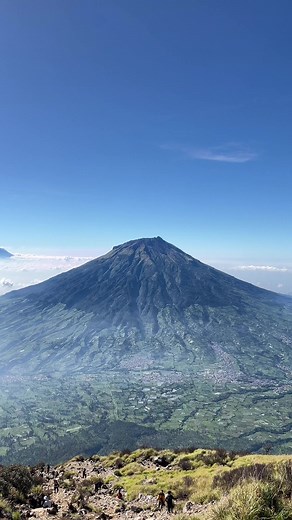 Keindahan Gunung Sumbing dari Puncak Gunung Sindoro