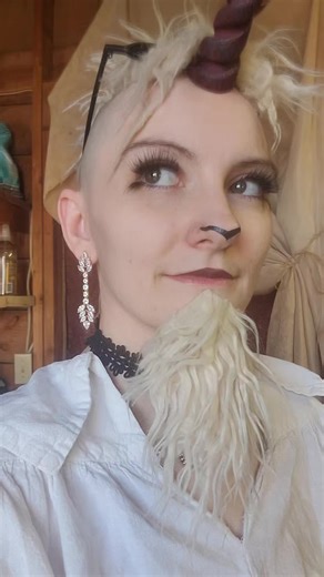 Jk, Rachel is supervising me 😂😂😂 what a saint! Day 1 of the weekend at Arizona Renaissance Festival is a wrap!! #unicorn #costume #arizona #npc #cosplay