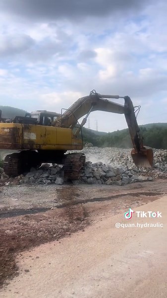 Hồi sinh lại em pc300-7 chậm yếu, rỗ vách ngăn kéo đã Ok 🤝🤝🤝#nghềnghiệpcủatôi #komatsu