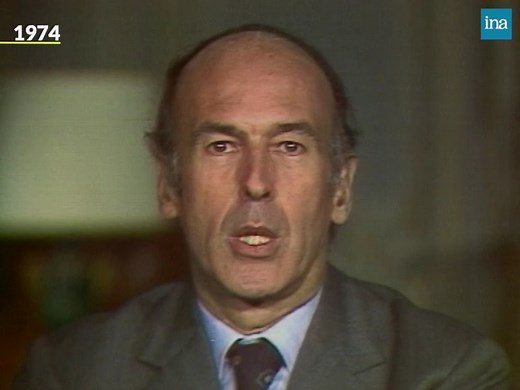 MAJORITÉ À 18 ANS. Valéry Giscard d'Estaing a été le Président qui a abaissé la majorité civile de 21 ans à 18 ans. Voici comment il annonçait ce moment historique aux Français. | INA