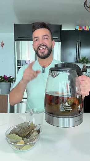 Esta es la forma correcta de preparar y consumir el té de hojas de guanábana, un té tan benéfico para personas con cáncer, dolores, hipertensión, diabetes, inflamación, síndromes respiratorios y otros males. Si vives en Estados Unidos, puedes conseguir hojas de guanábana de primera calidad en haciendo click en el enlace que tengo aquí en mi perfil o visita: www.PlantasMilagrosas.com #hojasdeguanabana #guanabana #cancer #remediosnaturales #remedioscaseros