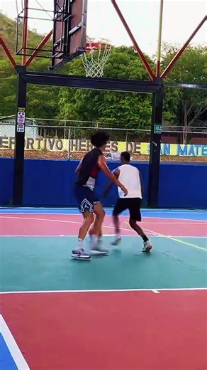 Basketball Tips and Highlights: Quick Moves & Live Plays
