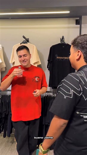 Le hicimos 3 preguntas rápidas a uno de nuestros clientes VIP en Imperial Clothes 🔥 y esto fue lo que respondió 👇🏼 ¿ Qué opinan ustedes? Te esperamos en nuestras tiendas para que vivas la experiencia como te lo mereces ❤️‍🔥 📍| C.C FLORIDA-LC 1293 📍| C.C SAN NICOLAS-LC 107 📍| C.C PUERTA DEL NORTE-LC 2142 📍| C.C ARKADIA-K109 📍| C.C LA CENTRAL-LC 0143 📍| PALMS AVENUE-LC 209 | Imperial clothes Original