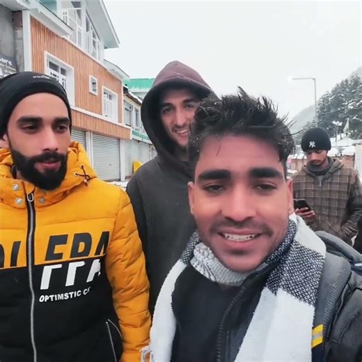 Meet Stranger In Kashmir 😎😝