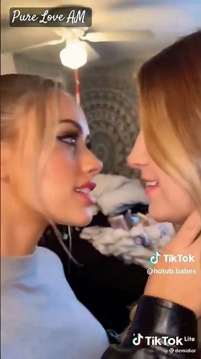 #lesbiantiktok #wlw #kiss 🏳️‍🌈🌈 #shorts #207