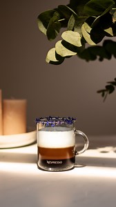 Let’s make this Mother’s Day unforgettable with this new recipe: the Blueberry Purée Latte. The perfect addition to your Sunday brunch to make her feel special. 🌸 @llesdeux What you’ll need: - 80 ml Bianco Doppio coffee - Agave syrup - 20 g blueberry purée - 120 ml cold milk - Dry edible blueberry ligules flowers Here’s how to make it: 1 - Take a Vertuo mug, rim with agave syrup and dip the glass into the dry blueberry ligules flowers. 2 - Pour 100 ml of milk into the Nespresso Barista or Aeroc