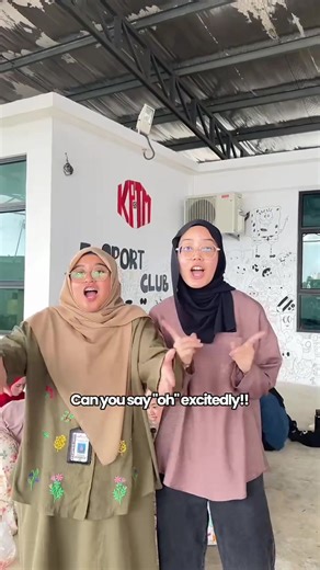 Trying the Gee Prank with Layaliveil Studio Team