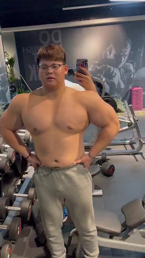 Young Chinese Bodybuilder #14 #muscle #bodybuilding #gym #bulk #swole #bear #flex #tank #hulk #mass #beast #bodybuilder