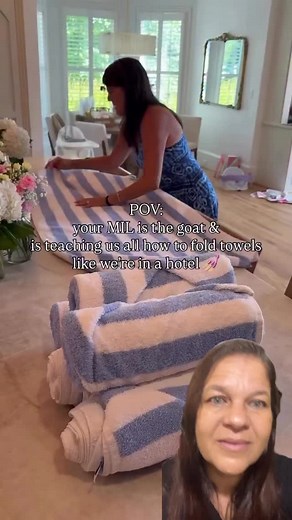 Quer deixar seu banheiro com aquele toque de hotel 5 estrelas? Veja esse truque simples para dobrar suas toalhas de banho e deixá-las com aquele visual elegante e organizado que a gente ama Além de economizar espaço, essa dobra transforma o ambiente e dá um charme extra na decoração Dica: escolha toalhas macias e bem dobradas, coloque um aromatizador por perto e pronto — o spa em casa está garantido! #toalhasdebanho #banheiros #banheiroaconchegante #organizaçãodolar #dikadicas #salvadorbahia #fa