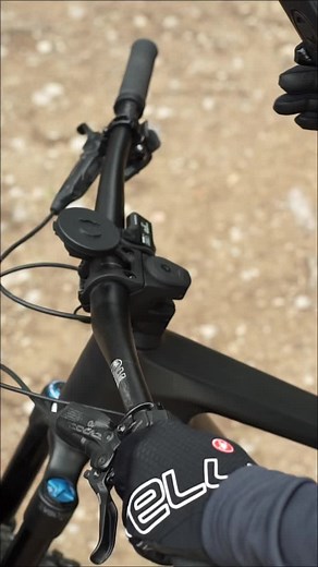 Riding and charging at the same time? Yes you can! With the SP-Connect Charging Module. The Charging Module is an inductive charger that allows you to charge your phone wirelessly in combination with the SPC Phone Case. Simply connect the 100% weatherproof module to a power source (battery, USB socket, powerbank...), mount your SPC Phone Case and charge your device by induction. #spconnect #connectyouractivelife #phonemount #bike #mountainbike #howto #mounting #spcplus #discoverthenewplus