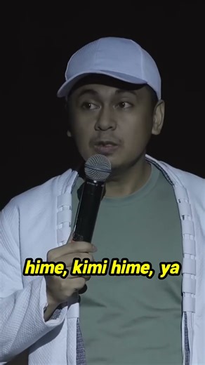 Kok bisa ya, ada teman SMA yang pamer sepatu dari Perancis? 😂