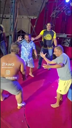 Mini Messi e Mini Neymar, pegando o anão 😂 | Mini Messi Of