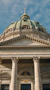 Unleash your inner magic with the power of OMNI from Lensbaby. This innovative tool allows you to create enchanting effects without the hassle of handheld crystals or objects. Let your creativity soar and bring a touch of elegance to your photos. The possibilities are endless with OMNI. Video by: @notthemstudio | Focus Nordic | Facebook