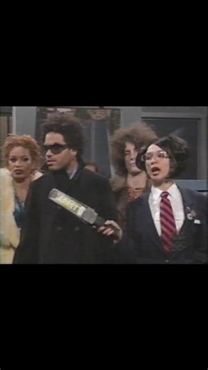 huggy on Instagram: "s26e10 1/20/01 Host Mena Suvari #saturdaynightlive #snl #snlclassic"