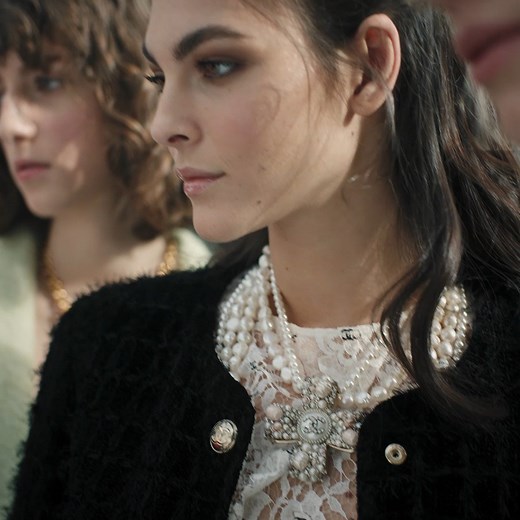 4.3K reactions · 604 shares | Backstage moments at the Fall-Winter 2020/21 Ready-to-Wear show. See more on chanel.com/-WW_RTW_FW2020-21 | CHANEL | Facebook