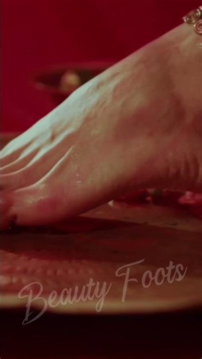 #beautiful #footsteps #ytshorts #yt #girls #womanfashion #beauty #foot #adult #adulting #footfeminin