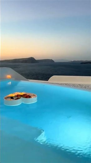 Santorini's MOST Beautiful Hotels with Breathtaking Cliffside Views and Infinity Pools