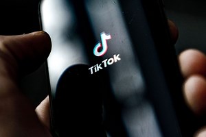 Tik Tok : l'appli qui fascine tant les ados est-elle dangereuse ?
