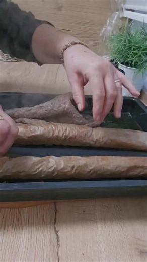 Döner muss nicht immer teuer sein, das ist der günstigste und leckerste Döner, den Ihr zu hause selber machen könnt Zutaten: 500 g Hackfleisch 1 Zwiebel 2 Zehen Knoblauch Salz, Pfeffer, Chili-Pulver Ich hane noch Döner Gewürz genommen Ca. 3 EL Öl 2 EL Joghurt #kochen #cooking #hausgemacht #rezepte #dön | Was kommt heute auf den Tisch?