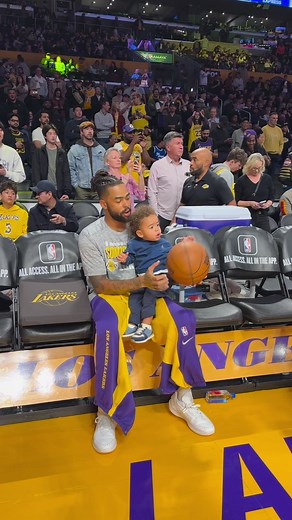 Lil’ loading 🥹 | Los Angeles Lakers