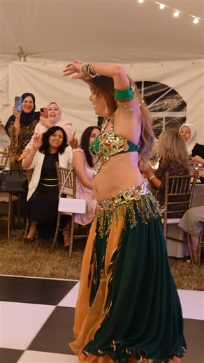 Shik shak shok at the Arab party! This is such a fun song to dance to. It has such a wonderful build to it! 🥰 #safiyanawaarperformingartist #arabparty #raqssharqi #middleeasterndance #bellydancelexington #evententertainment | Safiya Nawaar Performing Artist