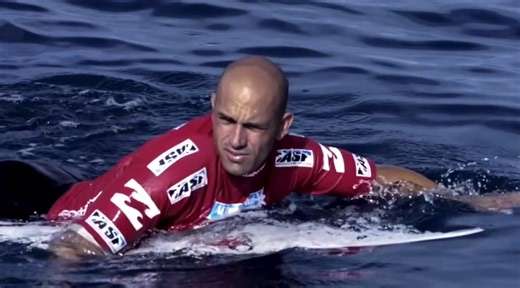 Kelly Tuff as.#wsl #howtosurf #bald #fyp #surf #surfing #shredz #kelly #wavesriders #rashee