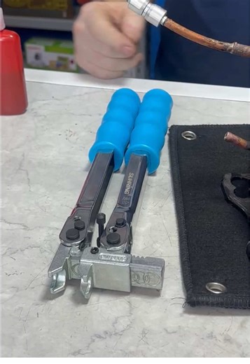 Pinza LOKRING: Herramienta Esencial para Refrigeración