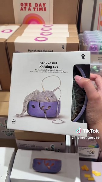 Make your summer brighter with a fun and calming craft activity. هواية جديدة تقدرون تجربونها مع الأصدقاء أو حتى لوحدكم 🎨🧘‍♀️ خلو صيفكم أمتع مع نشاطات فنية تبعدكم عن الروتين ✂️💫 #flyingtigercopenhagen #fyp #arts #diy #crochet