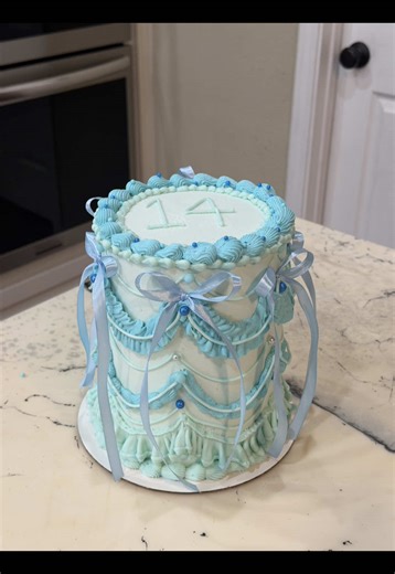 Is there ever to many drop lines on a cake? 😜 #bakingtiktok #caketok #cakedecorating #fyp #vintagepiping