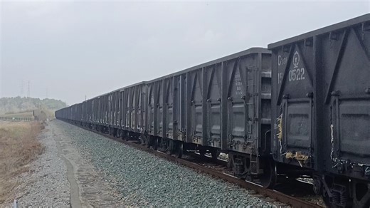 皖赣线南局鹰段和谐N5-0474牵引33109通过K207公里处