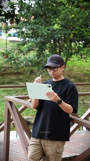 HUAWEI MatePad 12 X (2026) dengan M-Pencil Pro bagi pengalaman menulis rasa macam atas kertas, siap dengan PC-level productivity! ✍️💻 Paparan Ultra-clear PaperMatte baharu memang tak silau, manakala M-Pencil Pro yang dinaik taraf hadir dengan pressure sensitivity 4x lebih tinggi berbanding Apple Pencil Pro. Apa pendapat korang — ini upgrade seterusnya untuk tahun ni? 👀 #eizuwan #fulamak #HUAWEIMatePad12X #HUAWEIMatePad12X2026 #HUAWEIMY #HUAWEIMPencilPro #PaperMatteDisplay #ProductivityTablet #