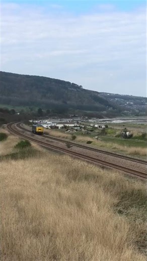 Class. 45 Peak 45118 heads light engine through Abergele and Pensarn #railway #diesel #train