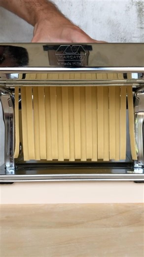 How to Cut Tagliatelle with a Pasta Machine 🍝 | Perfect Italian Pasta