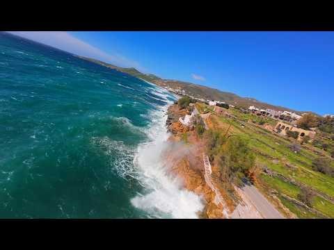 Τήνος | Απολαμβάνοντας τα κύματα του νοτιά