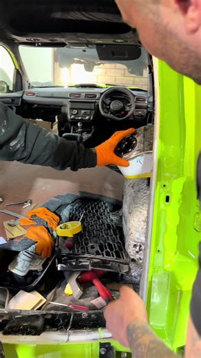 Finding the Fuel Cap on VW Caddy