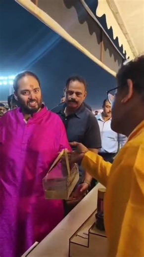 Anant Ambani's Conversation with a Small Business Owner in Jamnagar