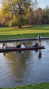 Punting in Cambridge is a must-do! Beautiful views, historic bridges and lots of fun stories along the River Cam 🎓✨ 👉 Follow for more Cambridge moments! | Cambridge # Visit My City UK