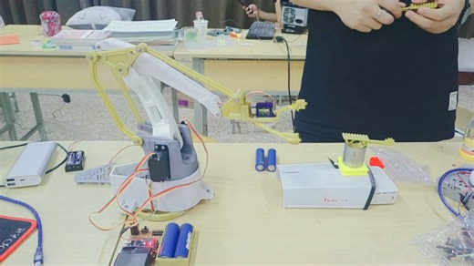 菜到爆的机械臂。。。。arduino PS2手柄控制