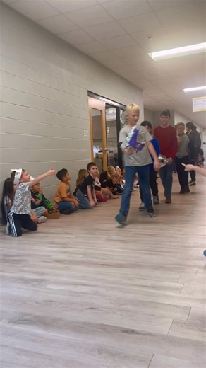 Our 4th graders created their own version of the Macy's Thanksgiving Day Parade right here at school! 🎈 After reading Balloons Over Broadway and researching the history and traditions of the parade, students designed and decorated their very own balloons—complete with creativity, problem-solving, and teamwork! We might be biased… but we think their balloons turned out AMAZING! 🤩 Bright ideas, bold designs, and 4th-grade ambition for the win! Way to go, 4th grade! We are so proud of you! 🧡👏 #