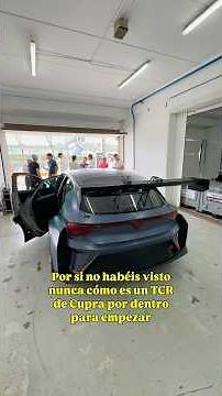 This is what a 2025 Cupra León TCR looks like on the inside.