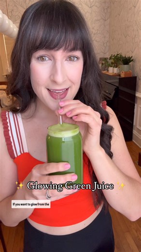 With the Hamilton Beach® Easy Clean Juice Extractor, cleaning is stress-free thanks to the patented Easy Sweep™ cleaning tool. ✨Glowing Green Juice ✨ 1 cup cubed pineapple 1 small fuji apple, cored 1 small cucumber 4 large kale leaves 3 stalks celery Add everything to the Hamilton Beach Easy Clean Juice Extractor and juice. This makes 2 glasses of juice. Video and recipe by: @Iheartveggies | Hamilton Beach
