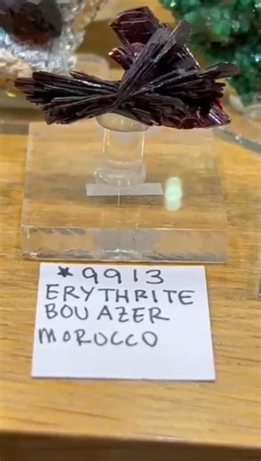 💎 Erythrite (Co₃(AsO₄)₂·8H₂O) – a hydrated cobalt arsenate mineral in the vivianite group. It crystallises in the monoclinic system and typically forms as pink to crimson or pale rose-coloured crystals and crusts. With a hardness of 1½–2½ and specific gravity of 3.06, erythrite exhibits sub-vitreous to waxy, pearly, or earthy lustre. It is commonly associated with the oxidation zones of cobalt-bearing mineral deposits. Named in 1832 by François Sulpice Beudant from the Greek erythros, meaning "