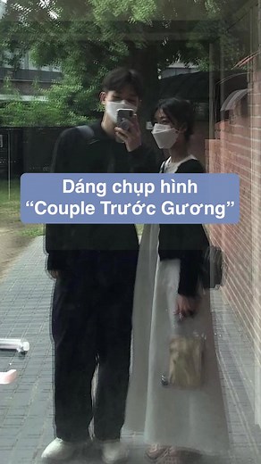 Gợi Ý Tạo Dáng Chụp Ảnh Cặp Đôi Trước Gương