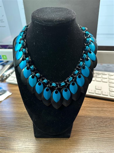 Black & Maui Blue Dragon Scale Scalemail Chainmaille Necklace - Etsy